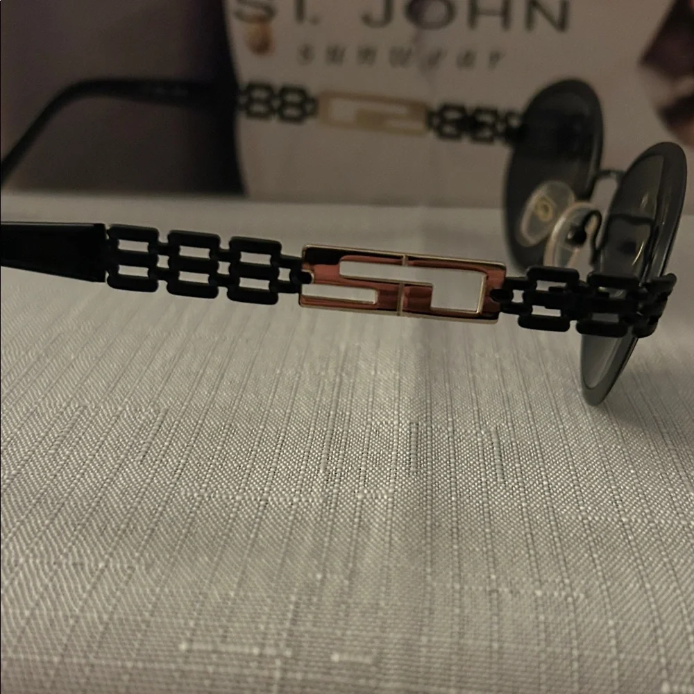 St. John Elegant Black Oval Sunglasses. S-522 BLk - Picture 4 of 6